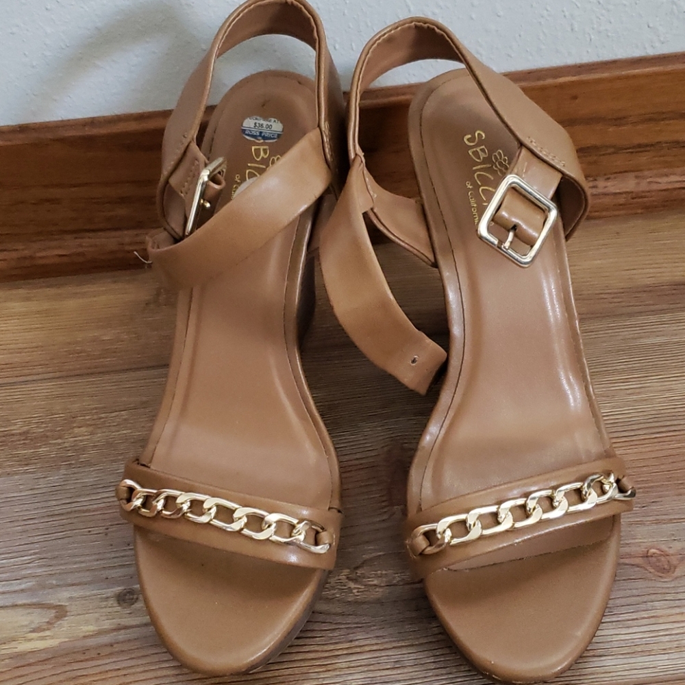 Size 8 wedges beigh womans